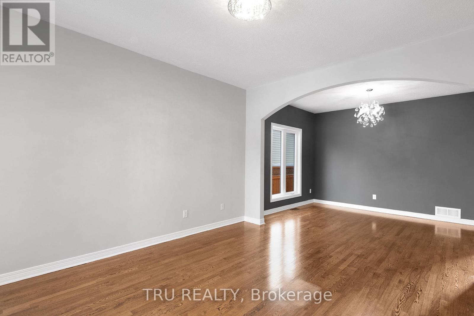 Photo 8 of 28 Borealis Crescent, Ottawa ON