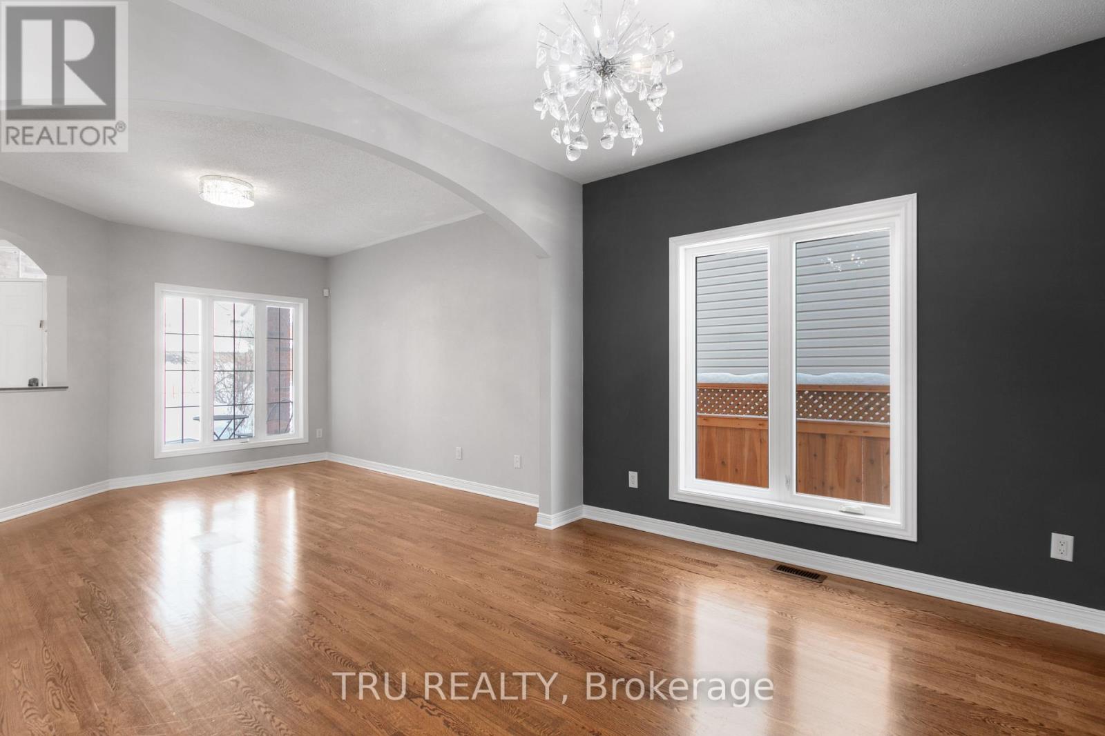Photo 9 of 28 Borealis Crescent, Ottawa ON