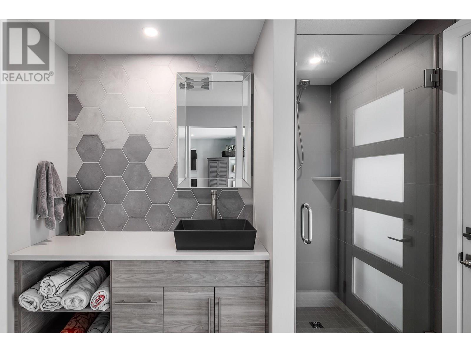  2501 Tallus Heights Drive, West Kelowna