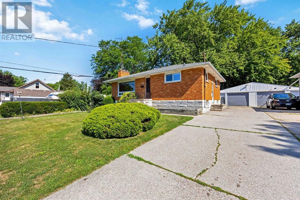 Photo 2 of 1220 Isabella Street, Sarnia ON