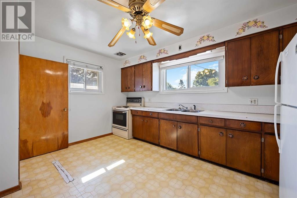 Photo 7 of 1220 Isabella Street, Sarnia ON