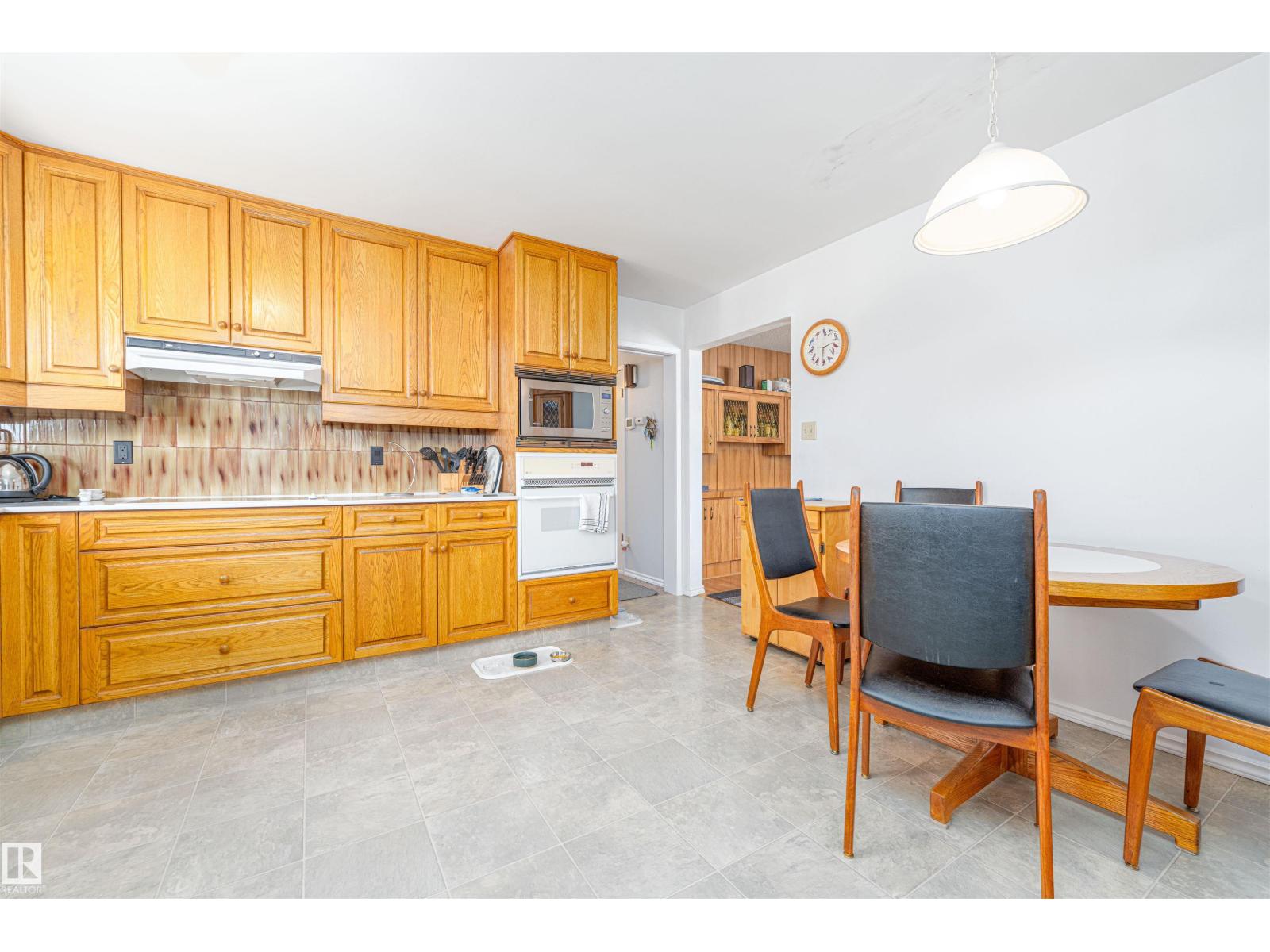 Photo 11 of 7508 147 Av Nw, Edmonton AB