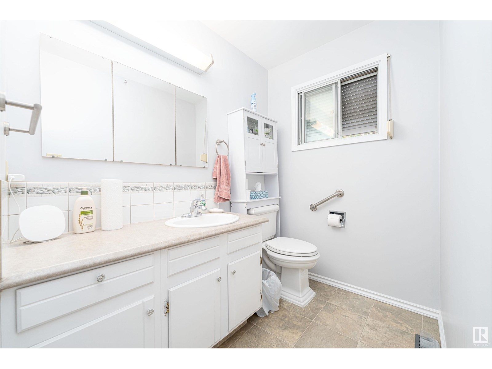 Photo 14 of 7508 147 Av Nw, Edmonton AB