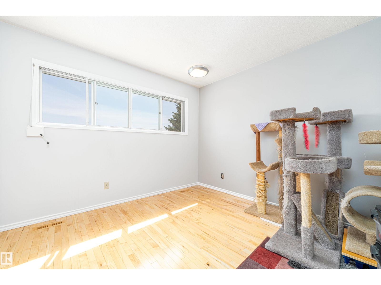 Photo 18 of 7508 147 Av Nw, Edmonton AB