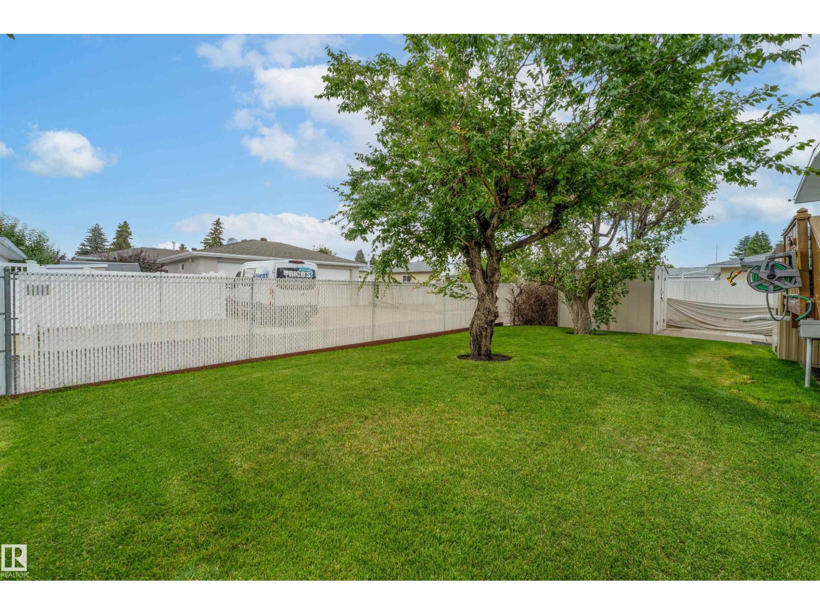 Photo 38 of 7508 147 Av Nw, Edmonton AB