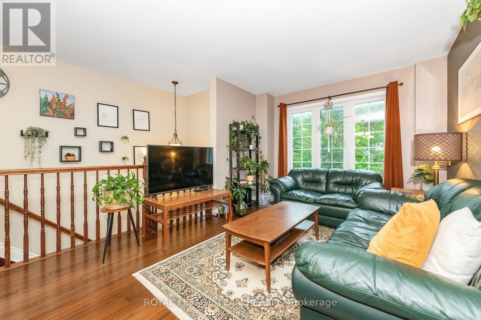 Photo 11 of 126 Wharhol Private, Ottawa ON