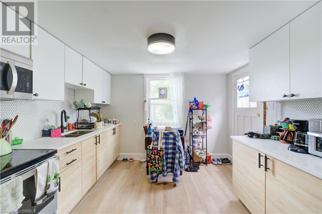 Photo 22 of 174 176 Darling Street, Brantford ON