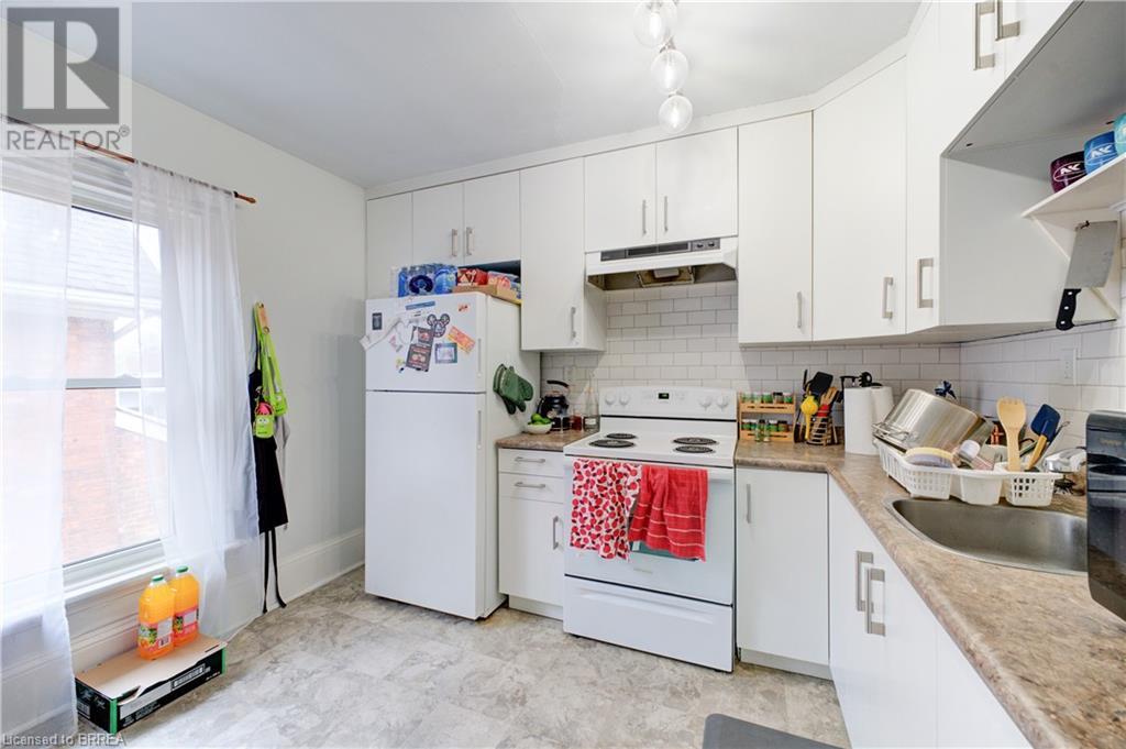 Photo 31 of 174 176 Darling Street, Brantford ON
