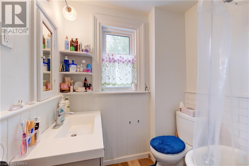 Photo 32 of 174 176 Darling Street, Brantford ON