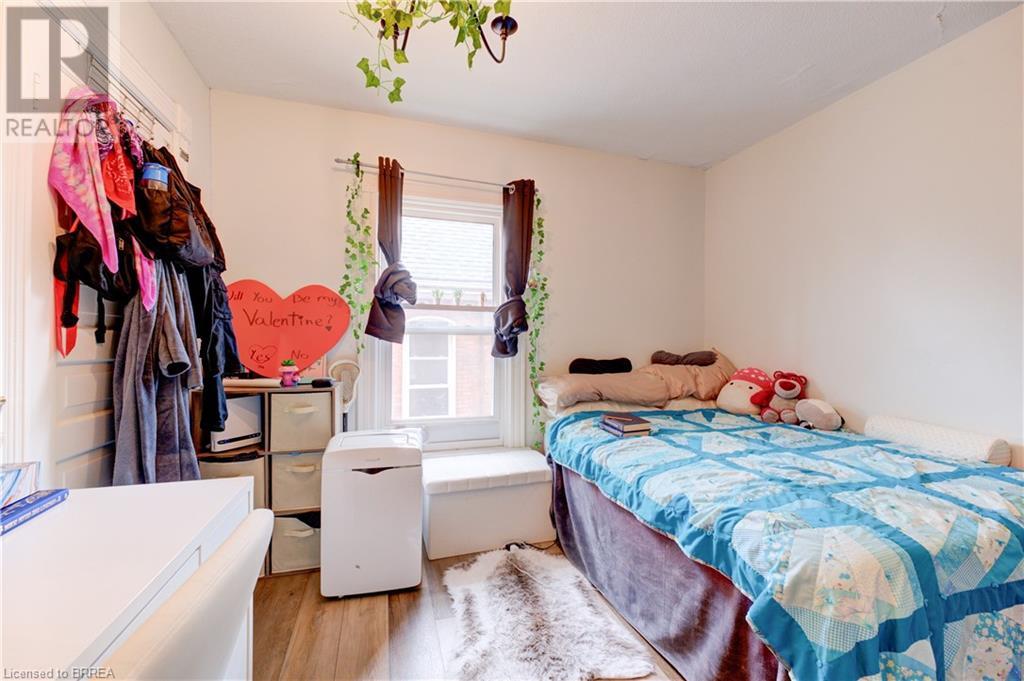 Photo 33 of 174 176 Darling Street, Brantford ON