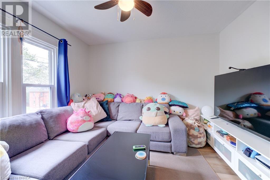 Photo 34 of 174 176 Darling Street, Brantford ON