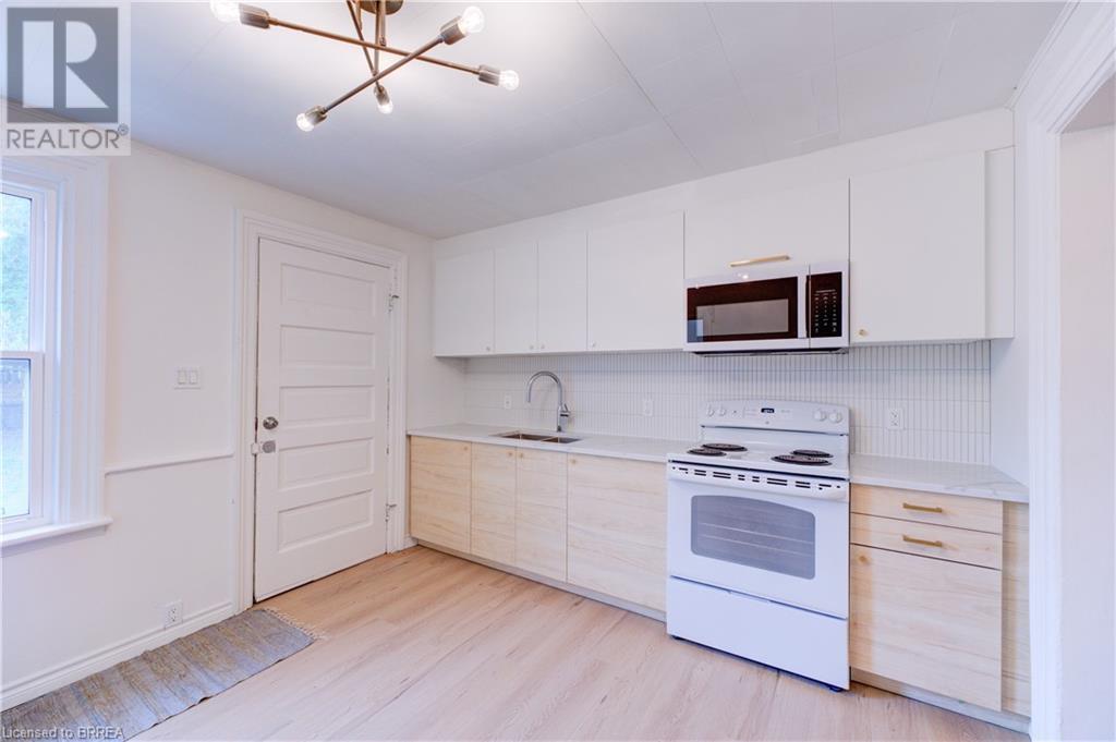 Photo 6 of 174 176 Darling Street, Brantford ON