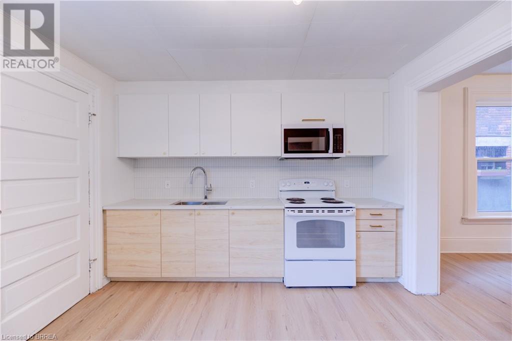 Photo 7 of 174 176 Darling Street, Brantford ON
