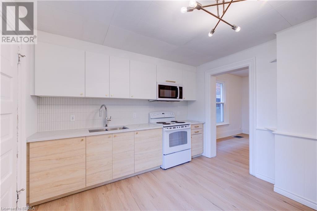 Photo 8 of 174 176 Darling Street, Brantford ON
