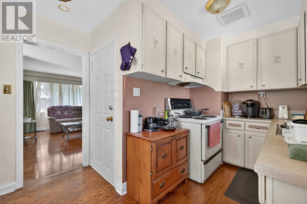 Photo 10 of 746 Oxford Street, Sarnia ON