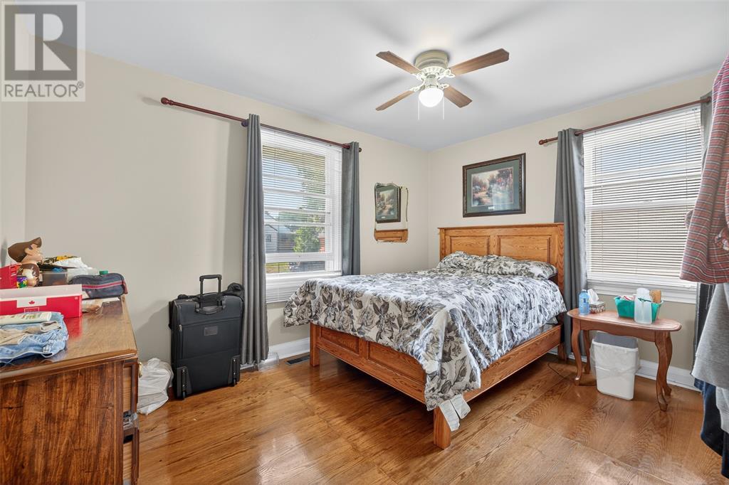 Photo 12 of 746 Oxford Street, Sarnia ON