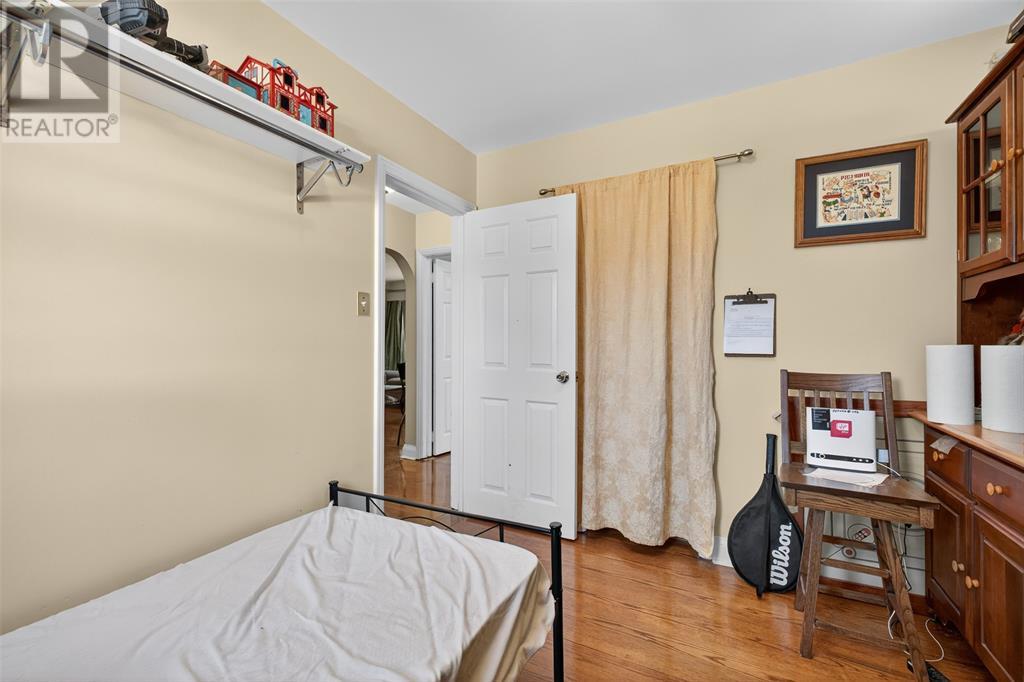 Photo 15 of 746 Oxford Street, Sarnia ON
