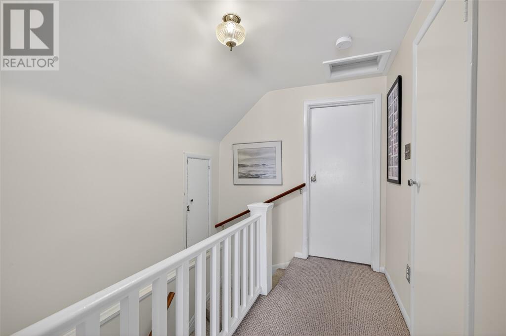 Photo 18 of 746 Oxford Street, Sarnia ON