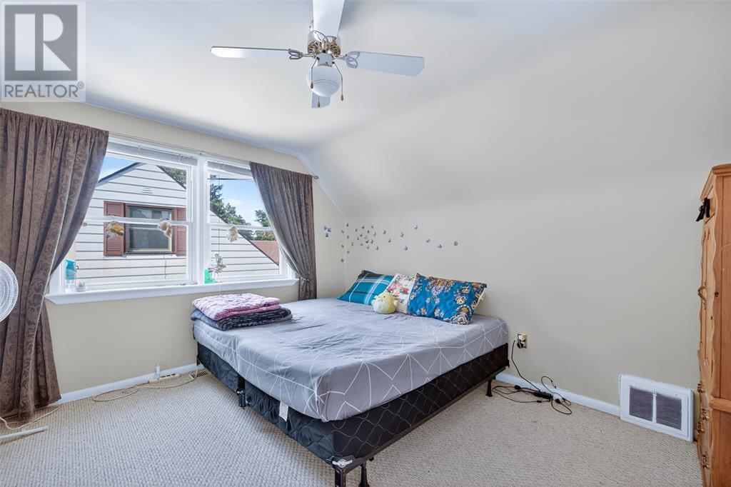 Photo 19 of 746 Oxford Street, Sarnia ON
