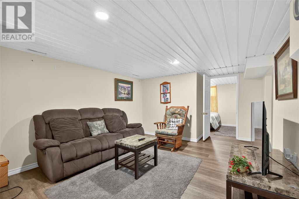 Photo 25 of 746 Oxford Street, Sarnia ON