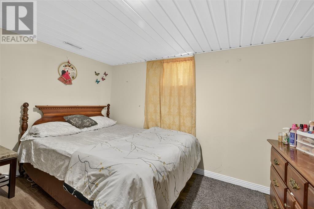 Photo 31 of 746 Oxford Street, Sarnia ON