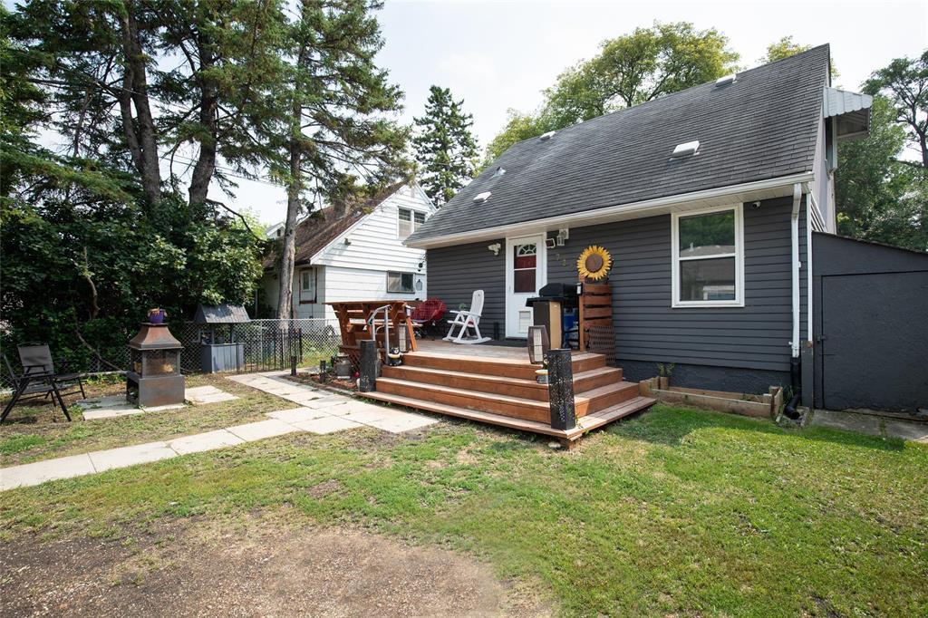 Photo 2 of 723 Talbot Avenue, Winnipeg MB