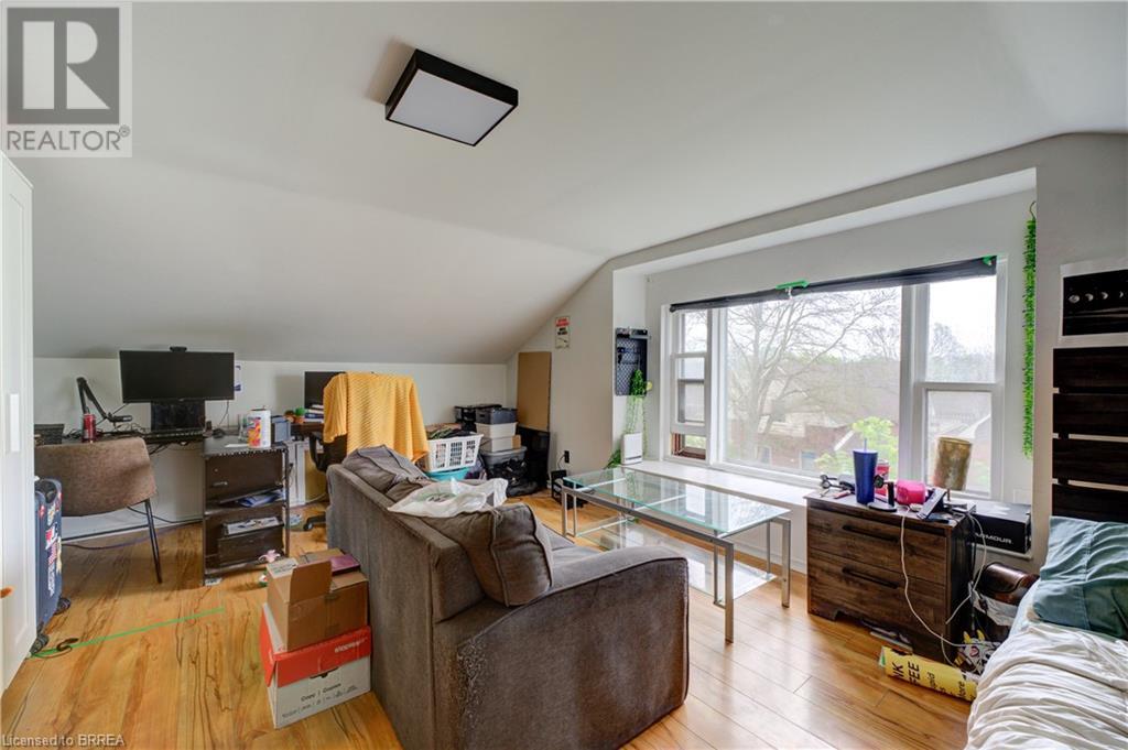 Photo 18 of 220 Nelson Street, Brantford ON