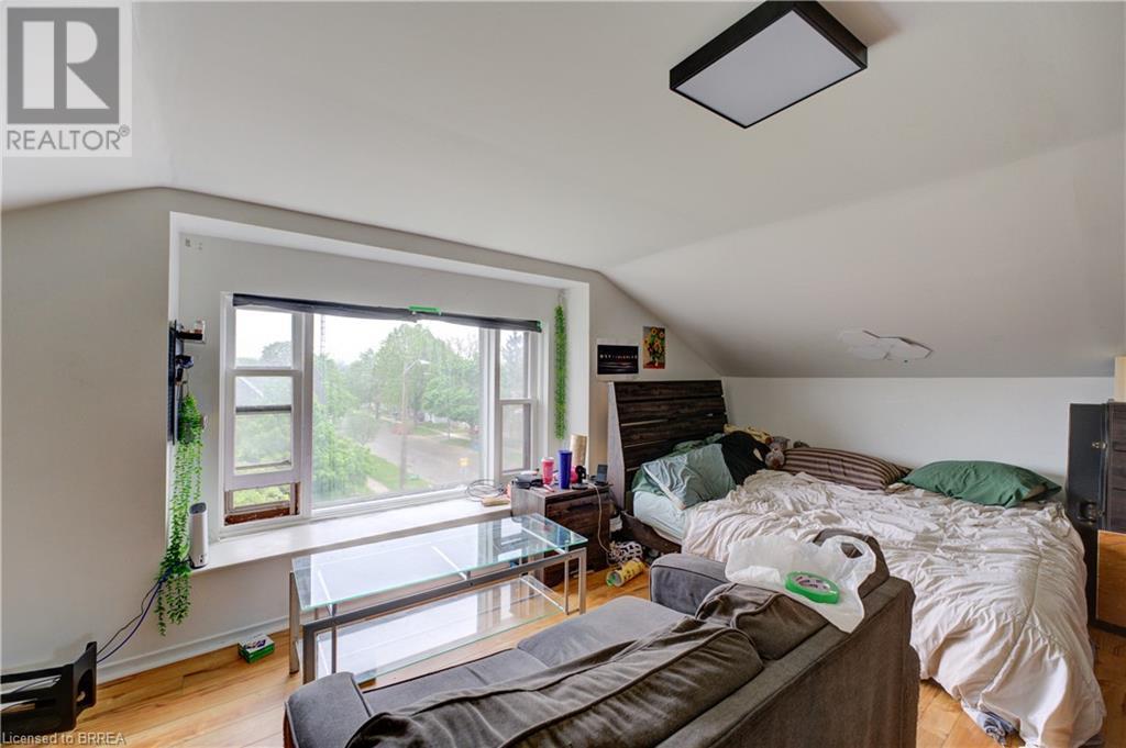 Photo 19 of 220 Nelson Street, Brantford ON
