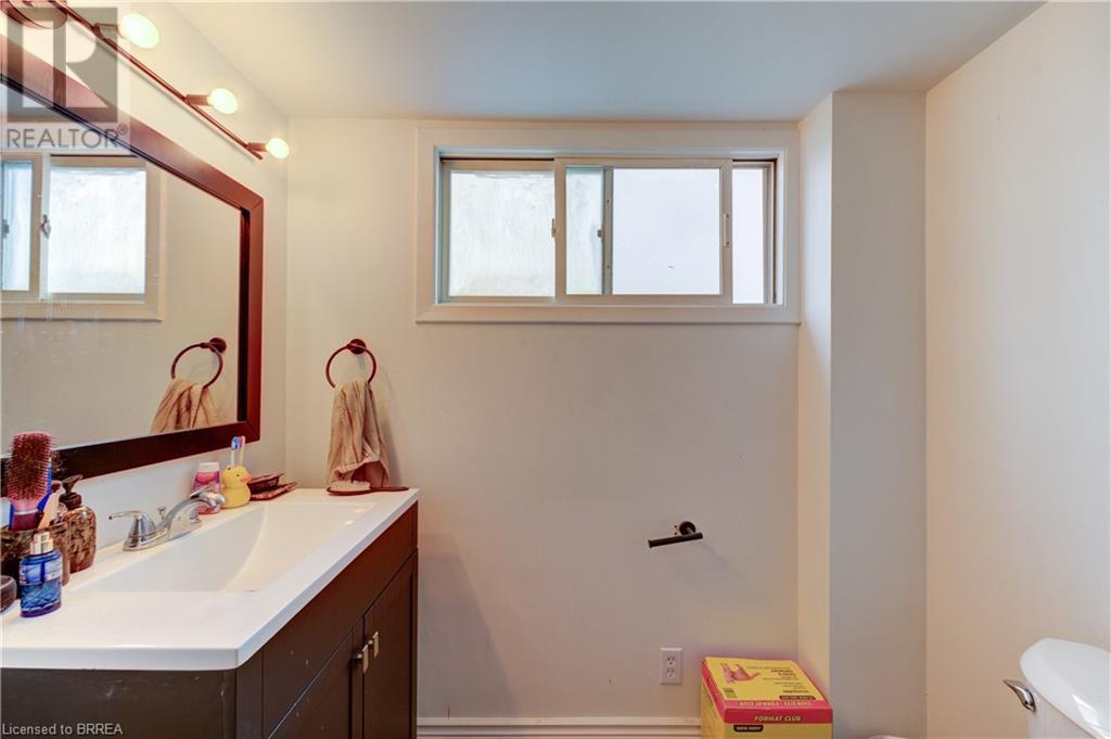 Photo 20 of 220 Nelson Street, Brantford ON