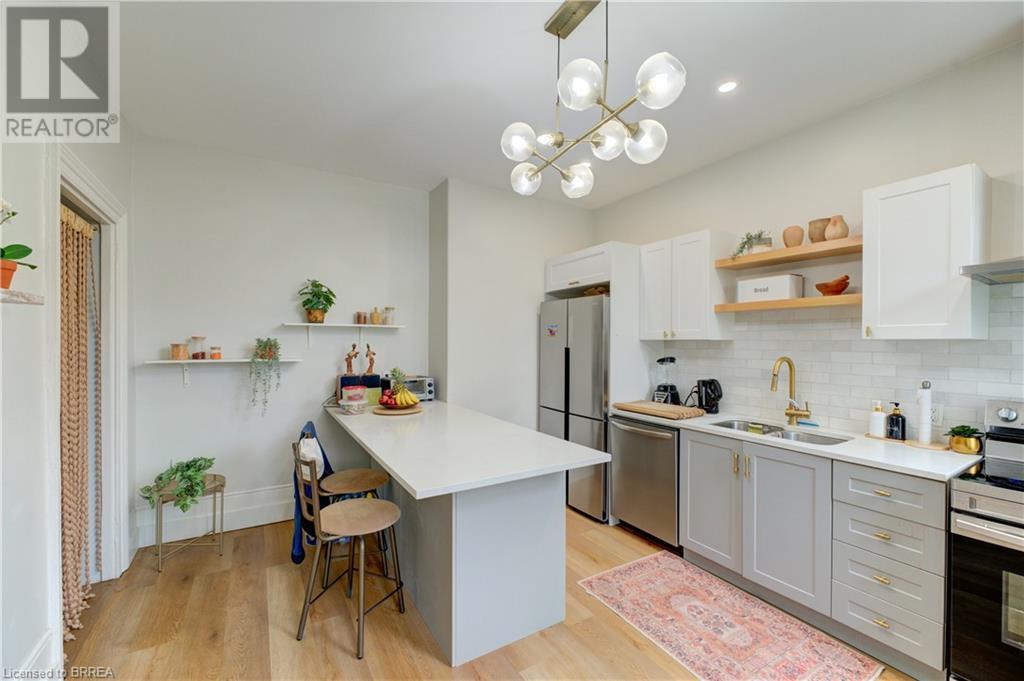 Photo 7 of 220 Nelson Street, Brantford ON