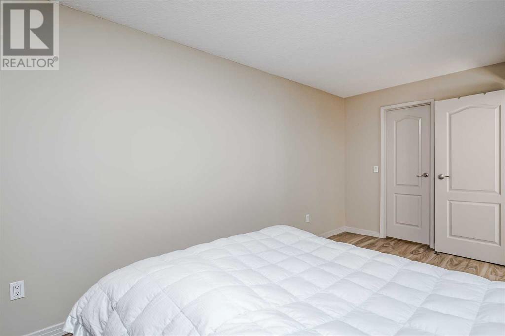 Single Family House for Sale in    Street SW Canyon Meadows Calgary 