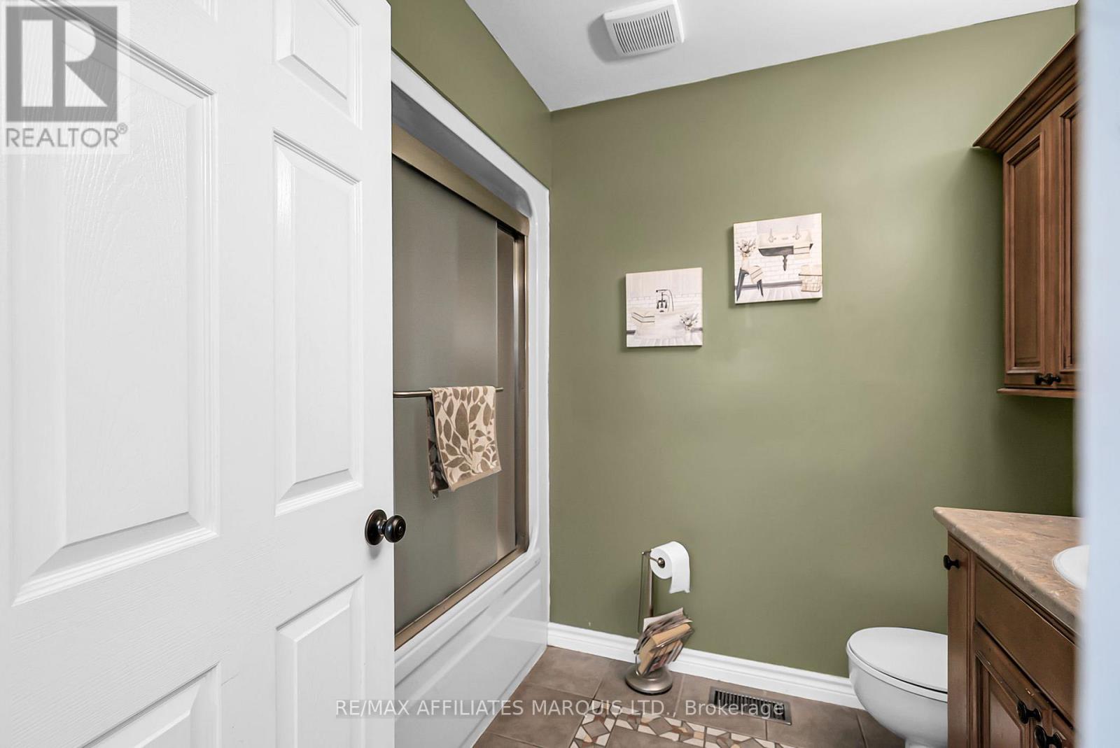 Photo 24 of 110 Heritage Pl Place, Cornwall ON