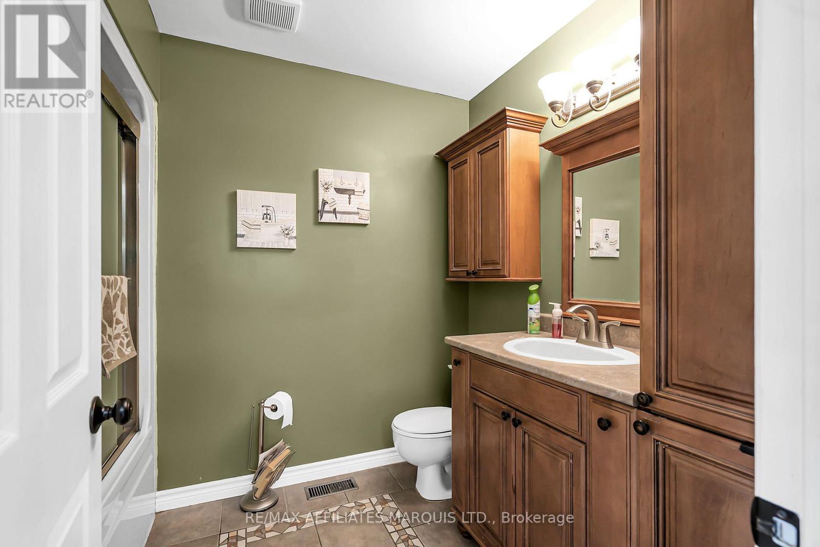 Photo 23 of 110 Heritage Pl Place, Cornwall ON