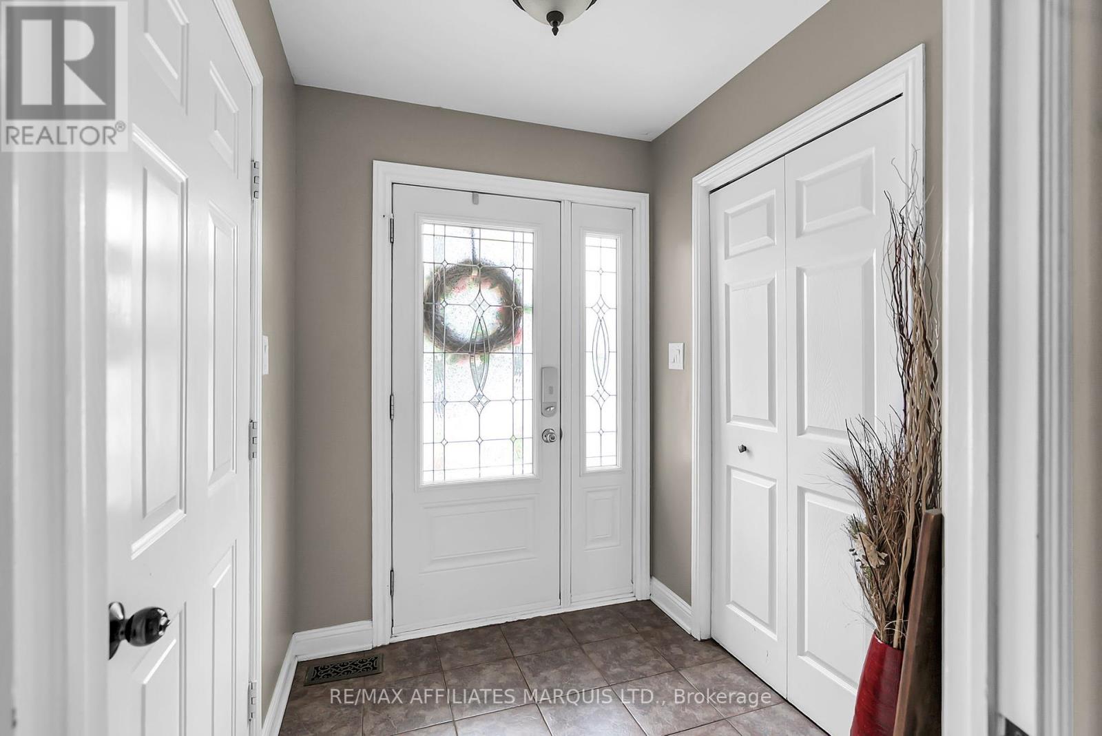Photo 5 of 110 Heritage Pl Place, Cornwall ON