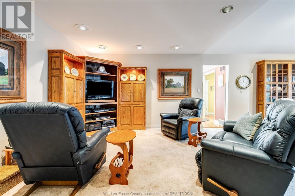 Photo 5 of 77 Hodgins Street, Leamington ON