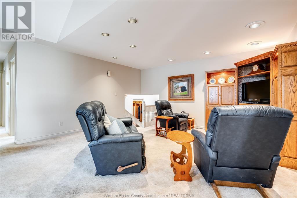Photo 6 of 77 Hodgins Street, Leamington ON