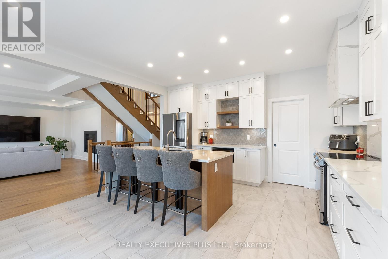 Photo 11 of 1299 Diamond Street, Clarencerockland ON