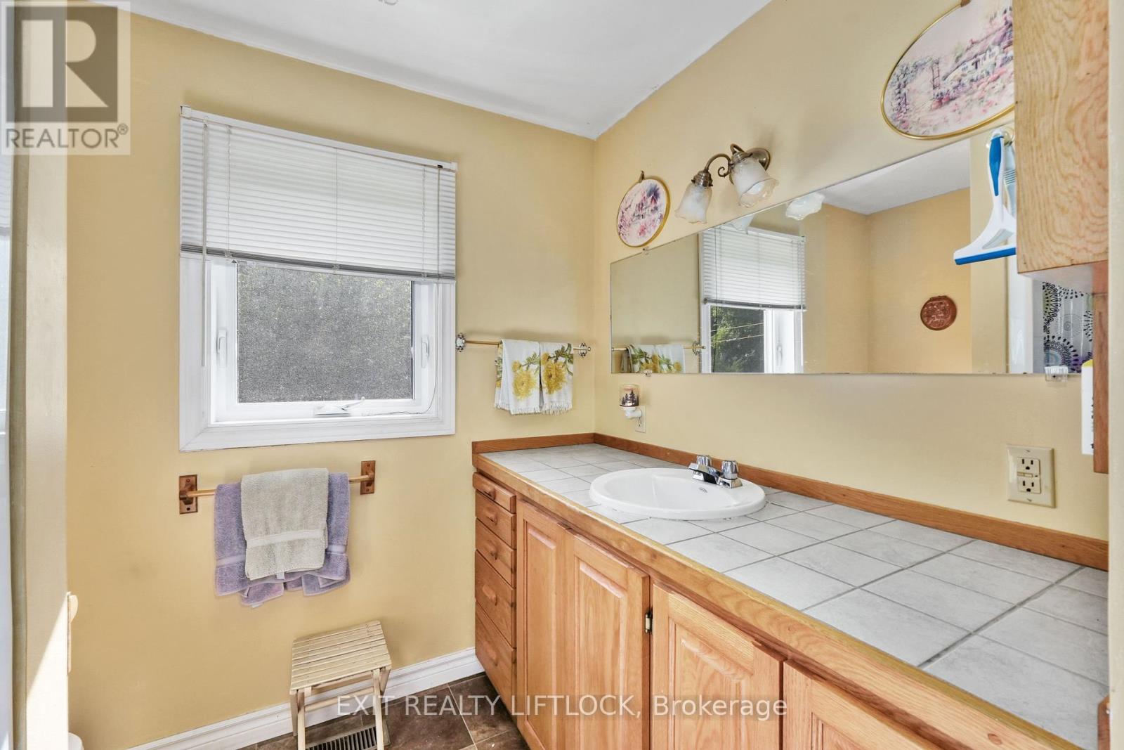 Photo 40 of 45 Godolphin Road, Trent Hills ON