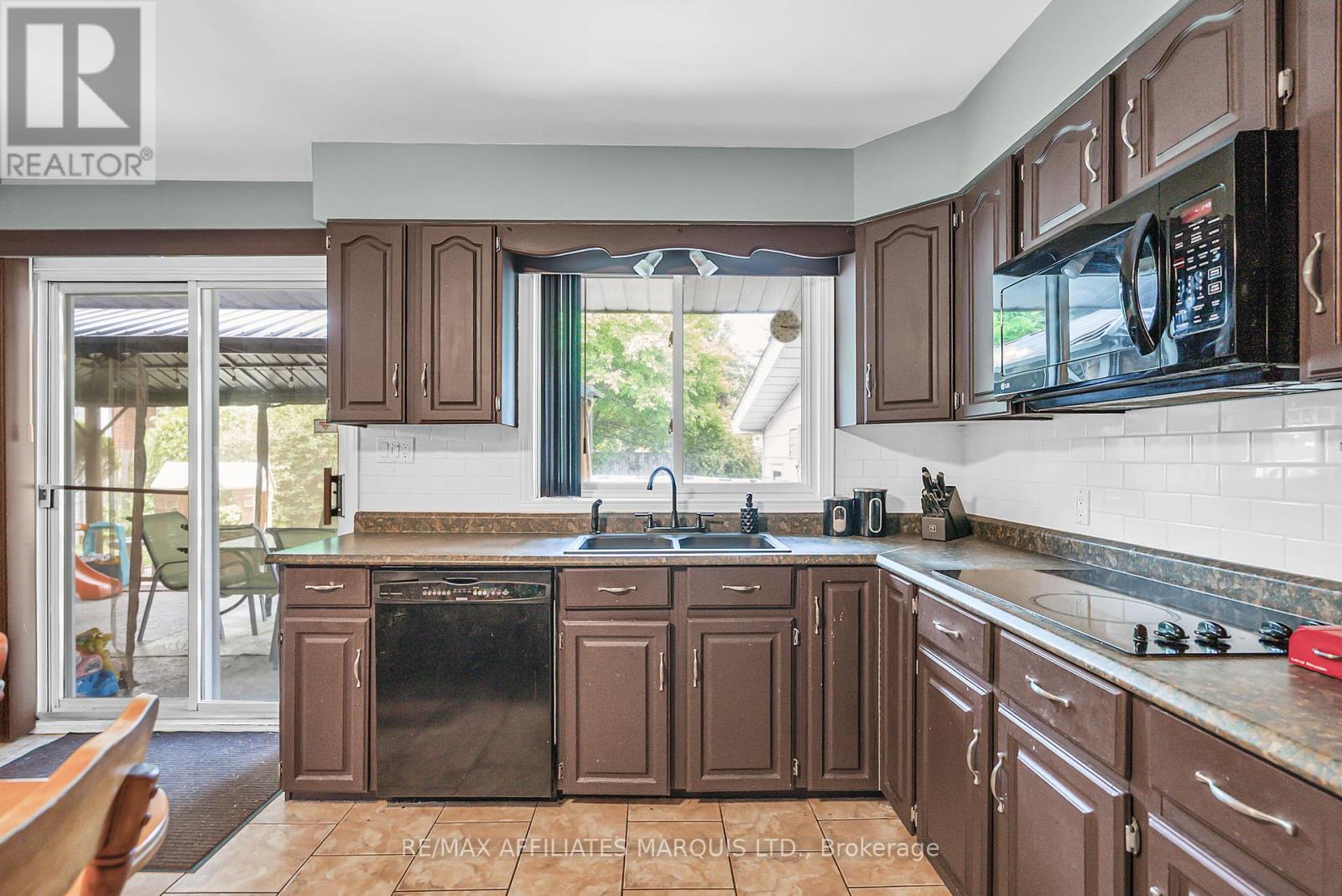Photo 38 of 219 Pescod Avenue, Cornwall ON