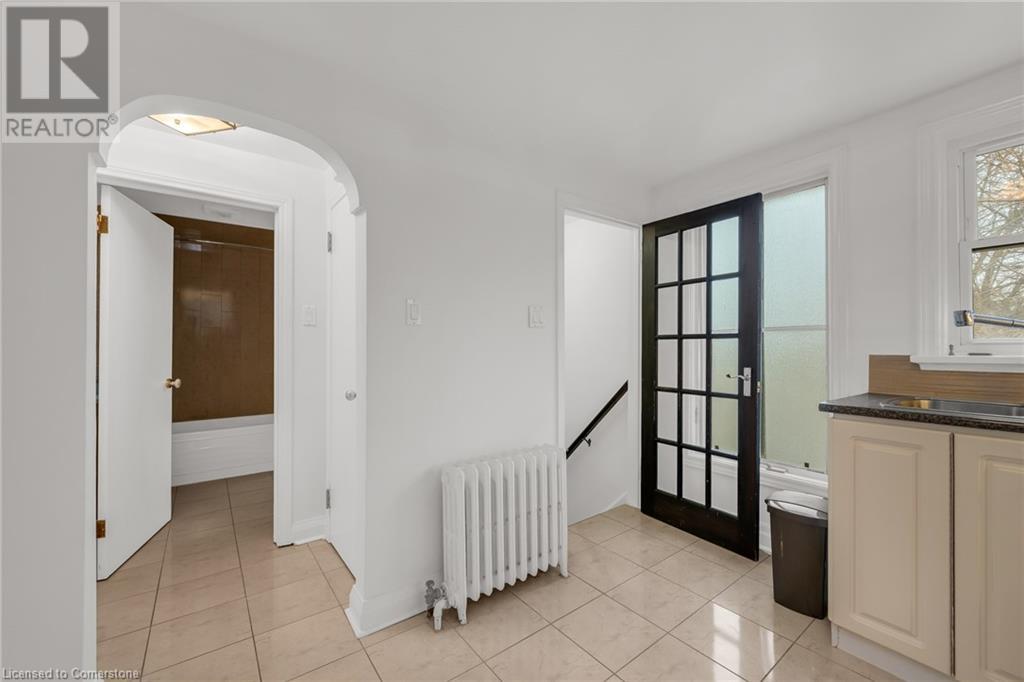 Photo 4 of 160 Welland Avenue Unit Upper, St Catharines ON