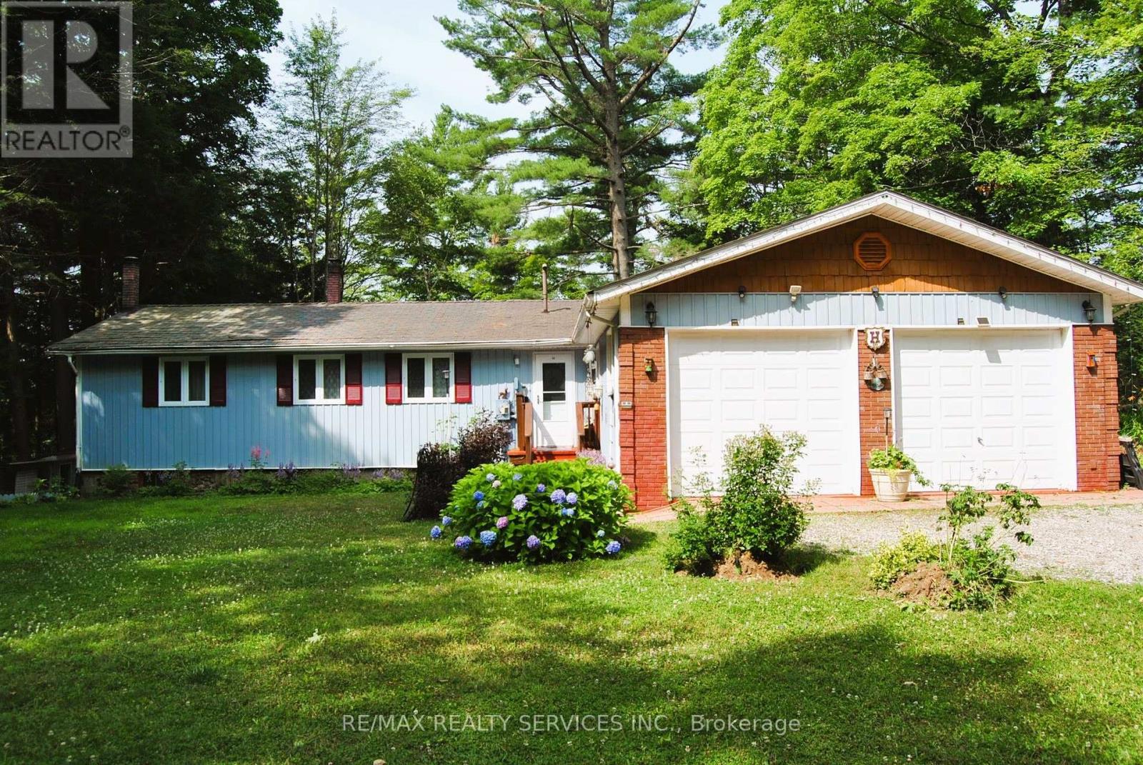 Photo 3 of 1102 Lakeshore Drive S, Bracebridge ON
