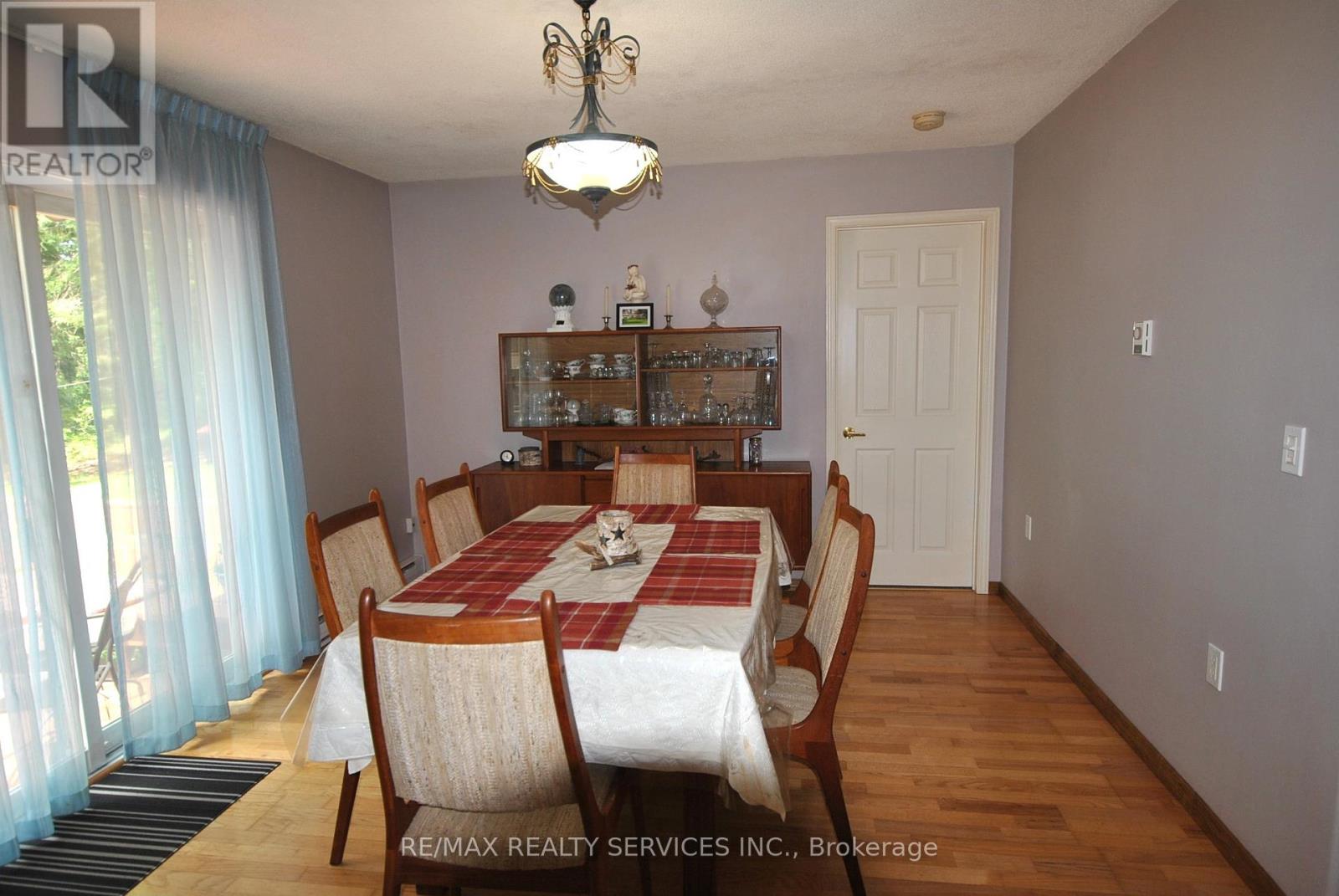 Photo 5 of 1102 Lakeshore Drive S, Bracebridge ON