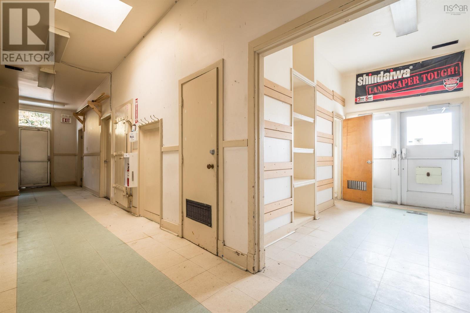 Property 17 of 19 of 3182 Highway 2