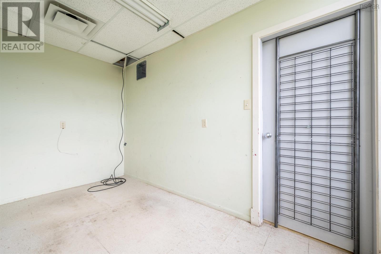 Property 16 of 19 of 3182 Highway 2