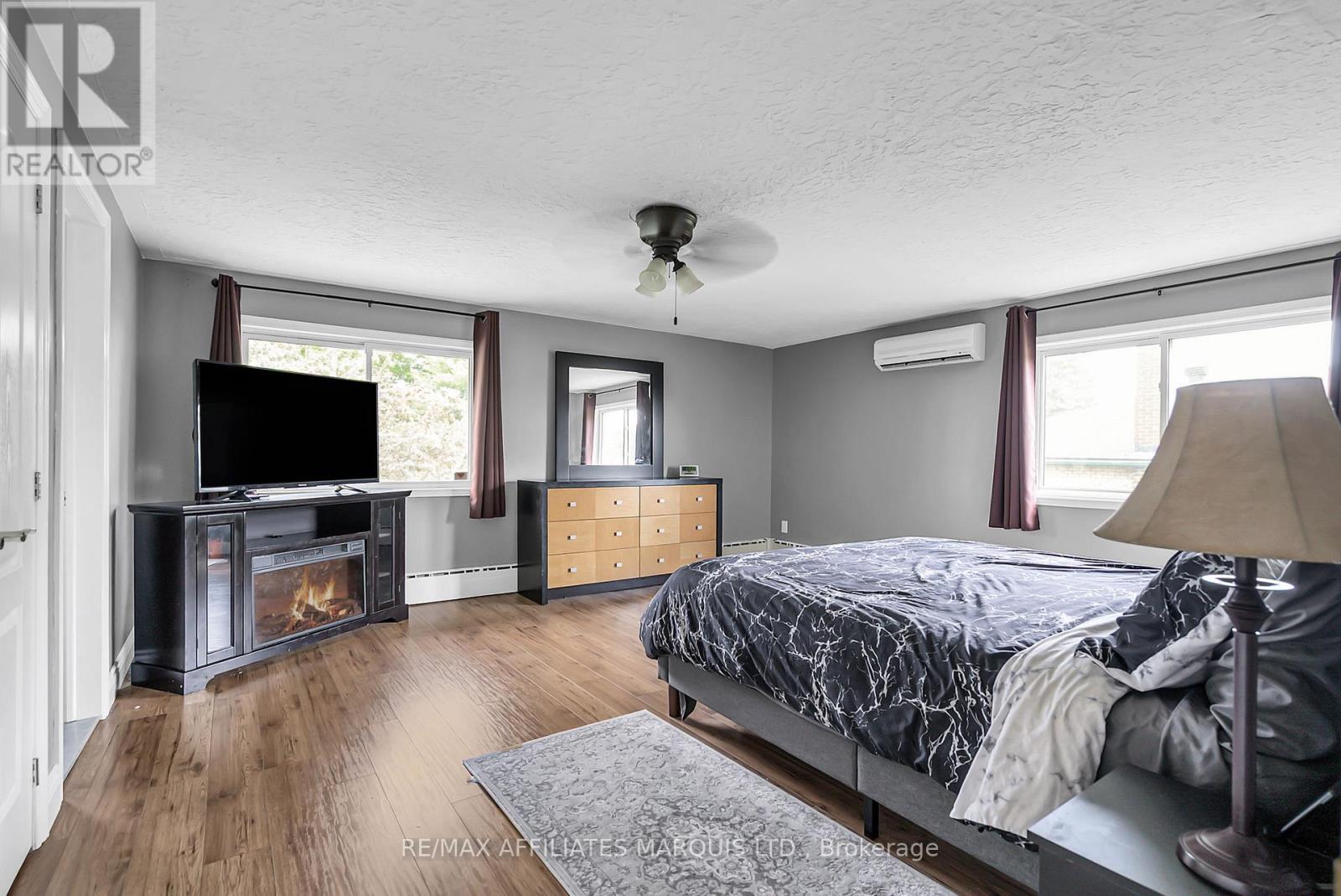 Photo 23 of 219 Pescod Avenue, Cornwall ON