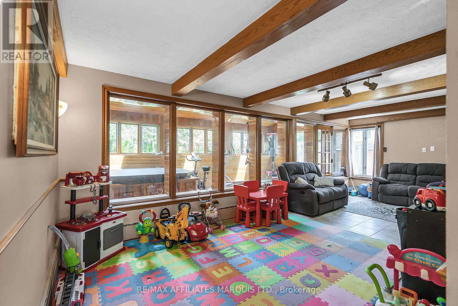 Photo 9 of 219 Pescod Avenue, Cornwall ON