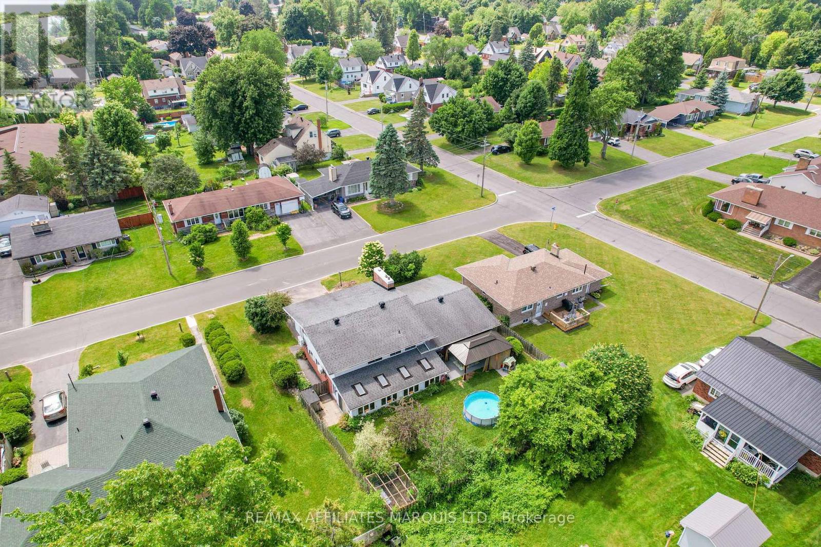 Photo 31 of 219 Pescod Avenue, Cornwall ON