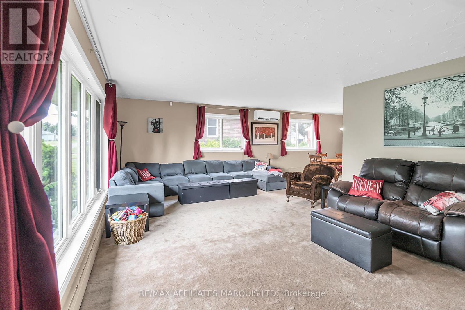 Photo 29 of 219 Pescod Avenue, Cornwall ON