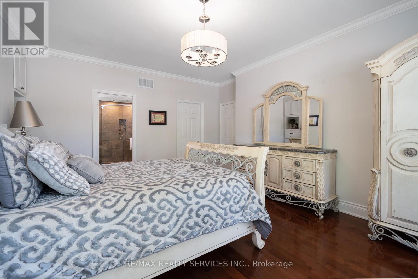 Single Family House for Sale in  NORTH RIVERDALE DRIVE Caledon (Inglewood) 
