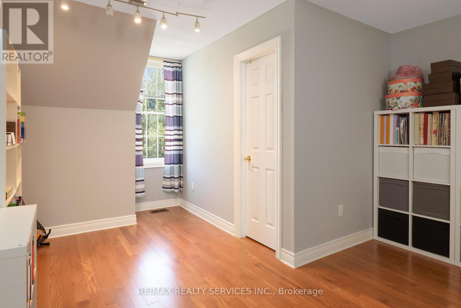 Single Family House for Sale in  NORTH RIVERDALE DRIVE Caledon (Inglewood) 